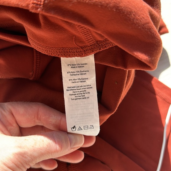 Alo leggings clear back seam red orange rust color. Worn & washed once. Size S. - Picture 4 of 7